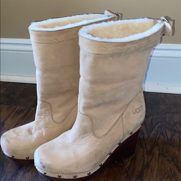 UGG Heeled boots only worn a few times - Picture 3 of 6